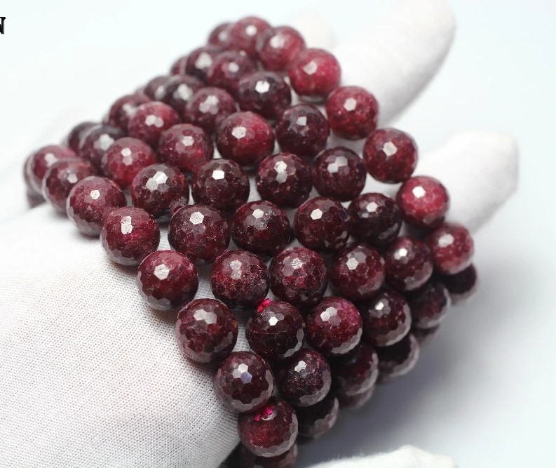 [HCM]Xưởng Sản xuất đá quý Tự Nhiên G.F.H -  Vòng tay đá Ruby mài giác  tự nhiên  màu đỏ tím size 10.2 li  11.3 li