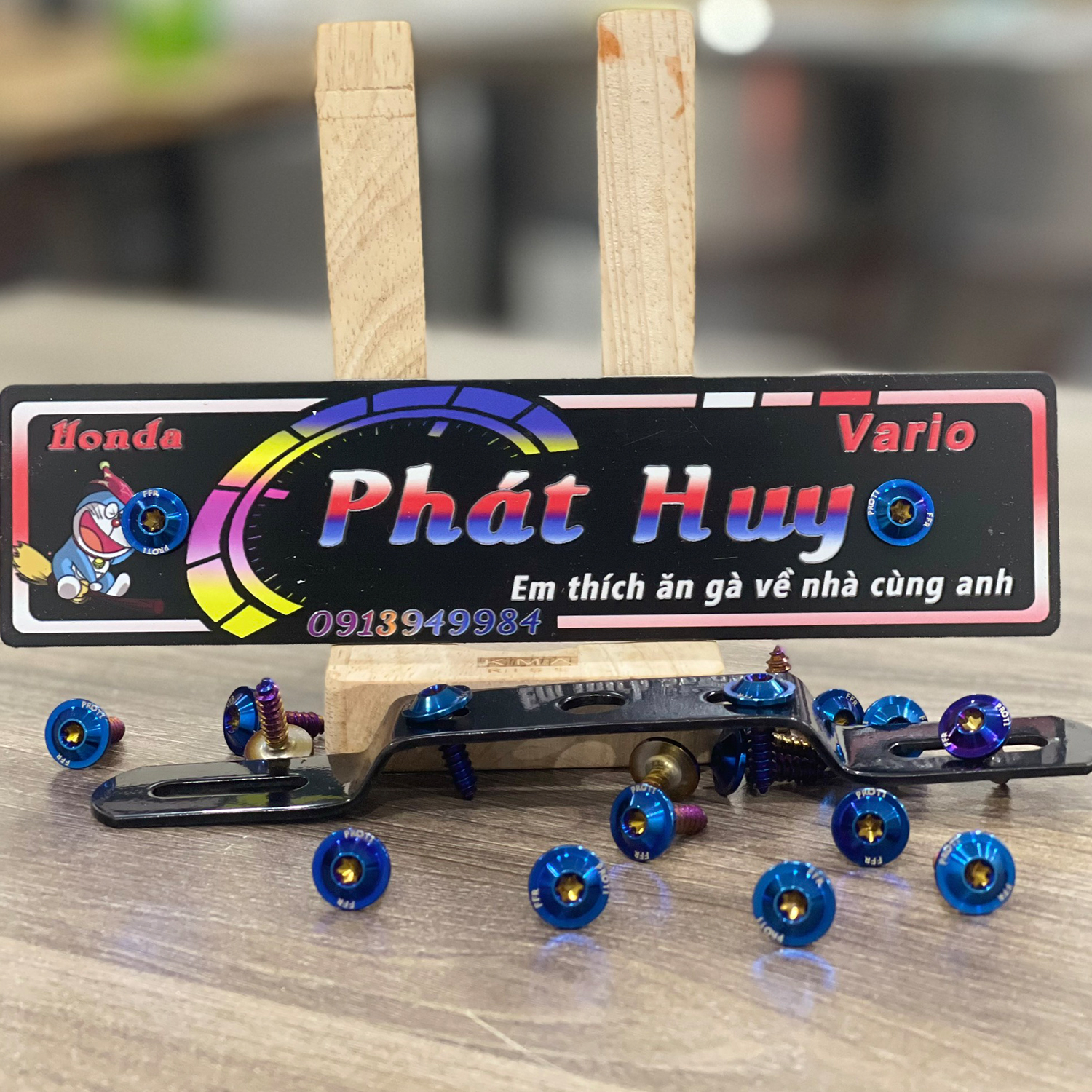 Bảng tên xe máy inox in UV công nghệ mới nhất tặng kèm phụ kiện