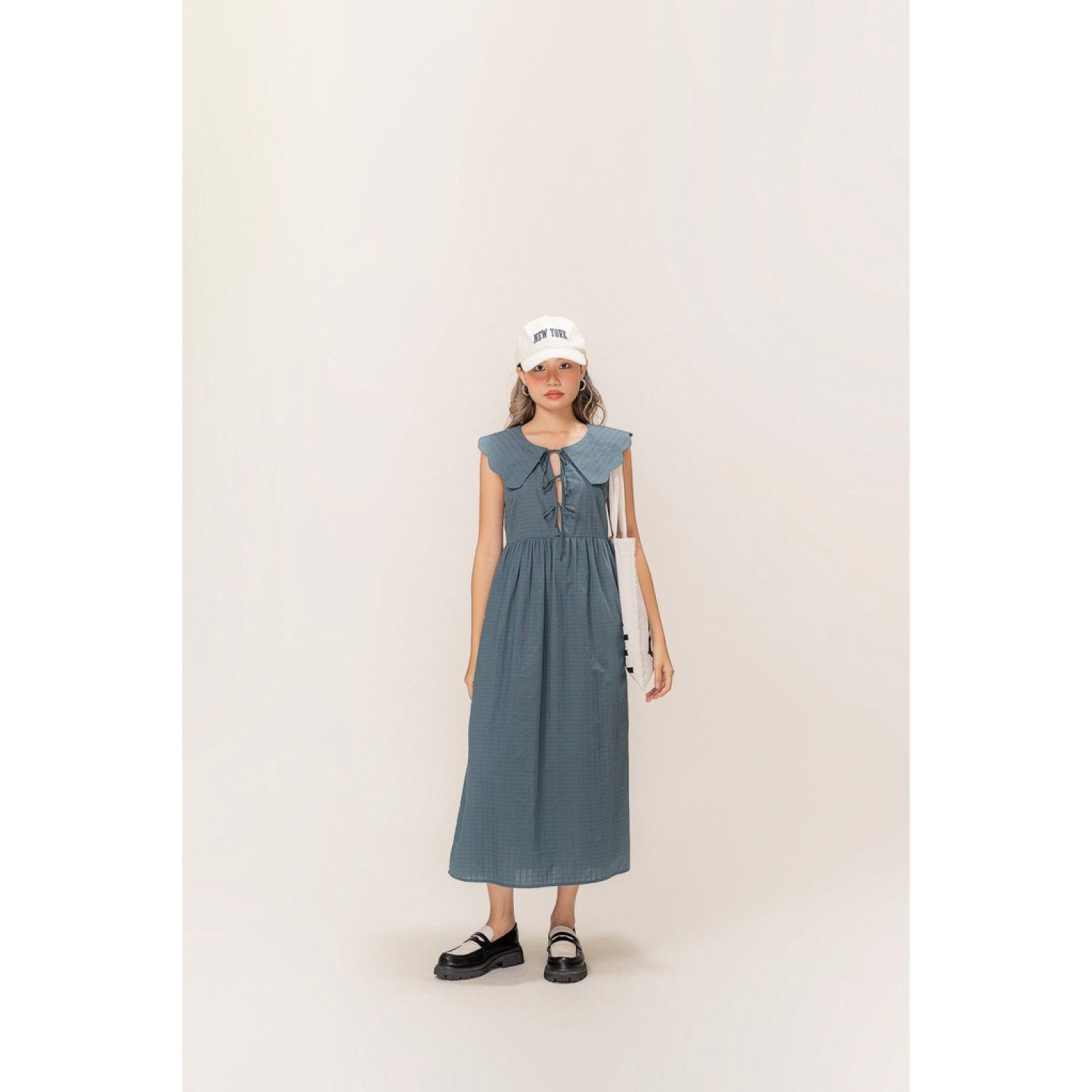 LIBÉ - Đầm midi cotton thêu dáng dài lá cổ to cột nơ màu xanh
