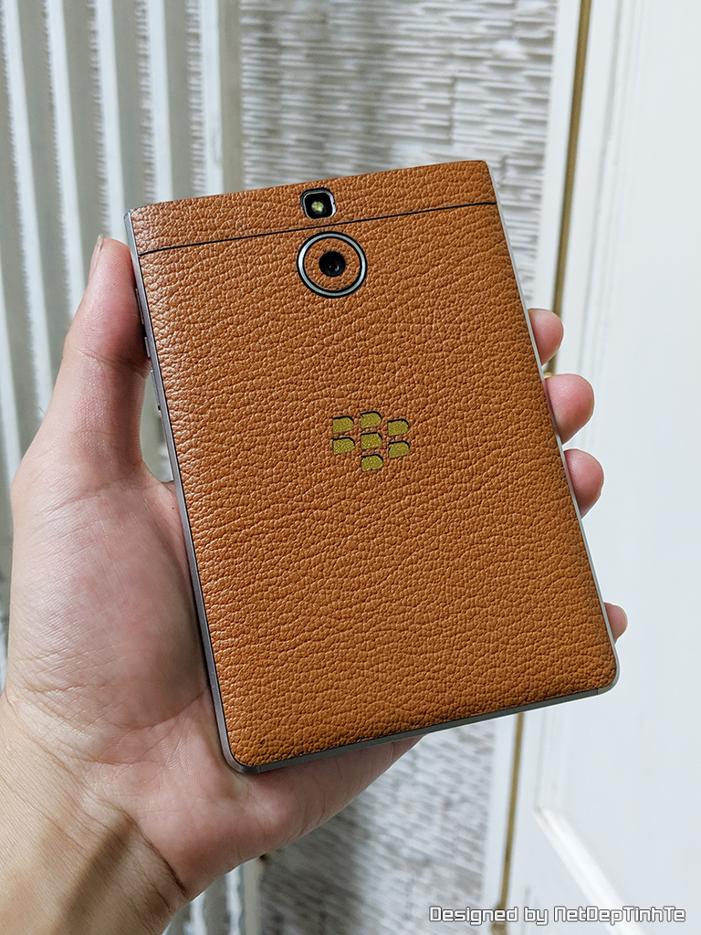 Ốp dán da điện thoai BlackBerry Passport Silver – Da bò thật 100% - chính hãng Nét Đẹp Tinh Tế