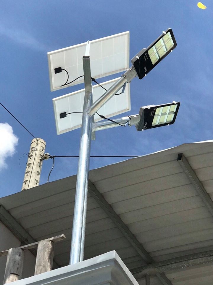 Đèn năng lượng mặt trời chống lóa 200w mẫu mới nhất