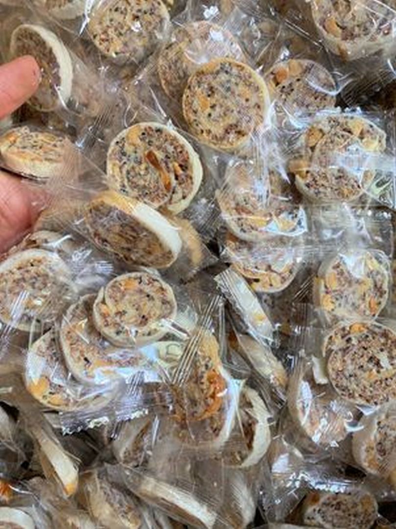 Kẹo gạo lứt cuộn cốt dừa đậu phộng - 100g