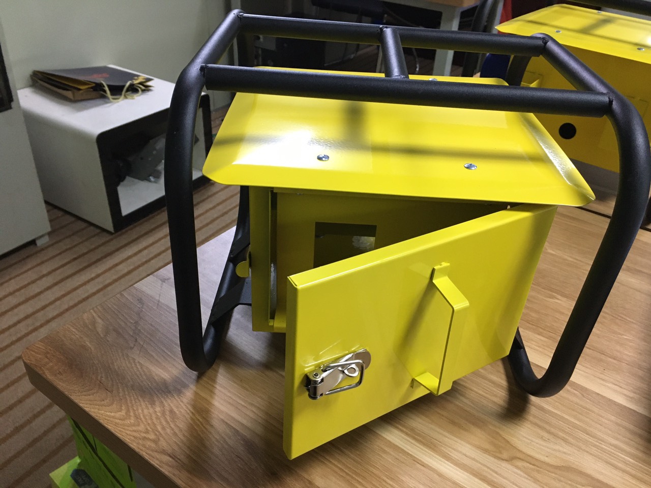 Vỏ Hộp nguồn Thi công