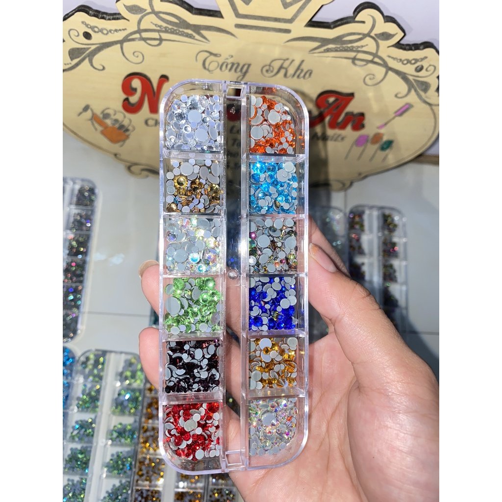 Đá chân keo khay 1440 viên mix size