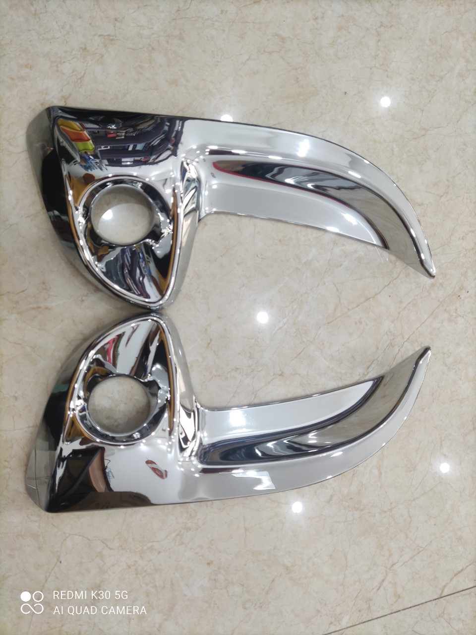 Bộ 2 ốp viền đèn gầm trước xe Toyota Vios 2021 2022 mạ crom cao cấp tặng kèm keo tăng dính