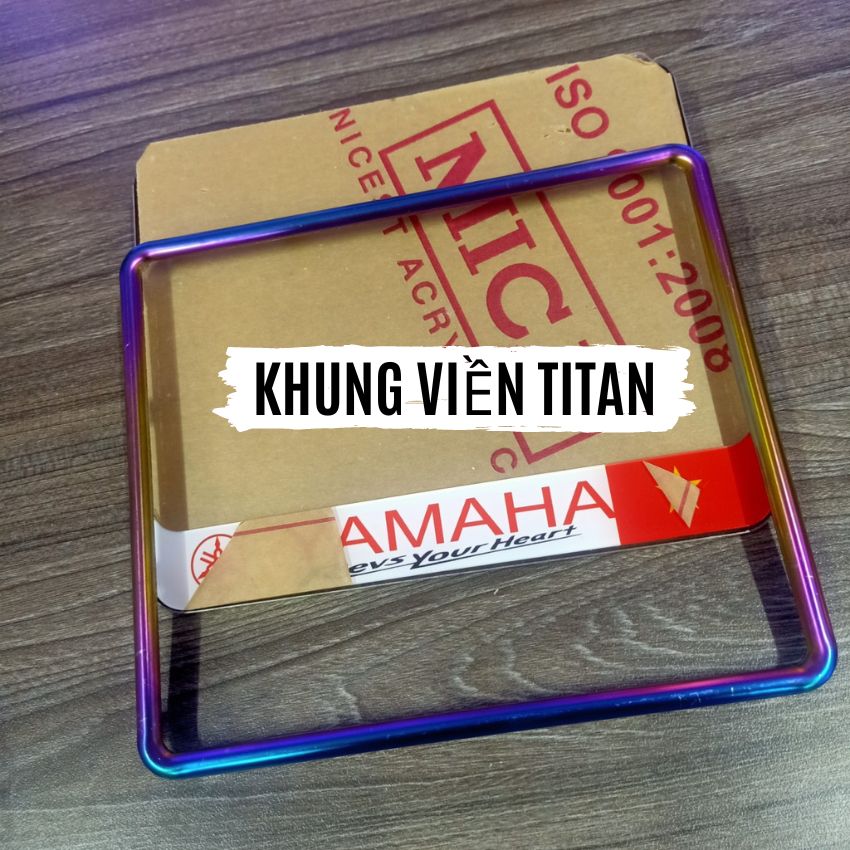 khung biển số trang trí xe máy có mica logo YAMAHA ,HONDA.đế inox chông rỉ viền titan và viền inox