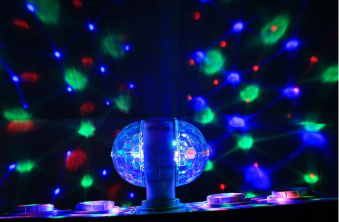 Giá sỉ đèn led xoay vũ trường 7 màu tặng đui e27 2 đầu , đèn sân khấu, đèn 2 cầu quay