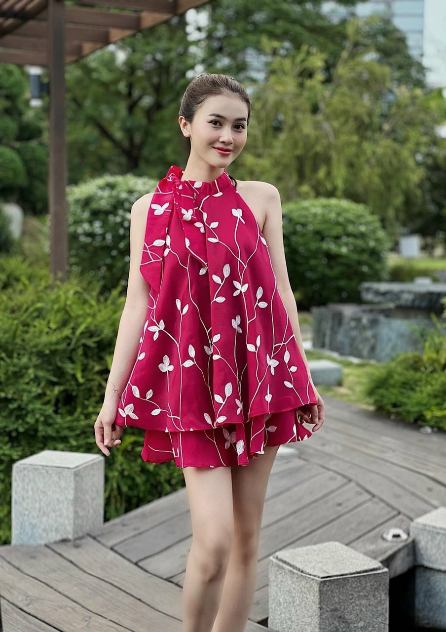 Sét bộ nữ thời trang mặc đi chơi chất voan hoa hai lớp cao cấp áo cổ yếm form xoè mix quần đùi ống rộng mát mẻ