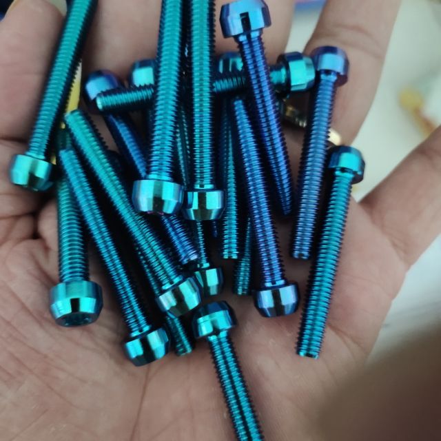 Ốc titan 6li 20 tru xanh luc bao