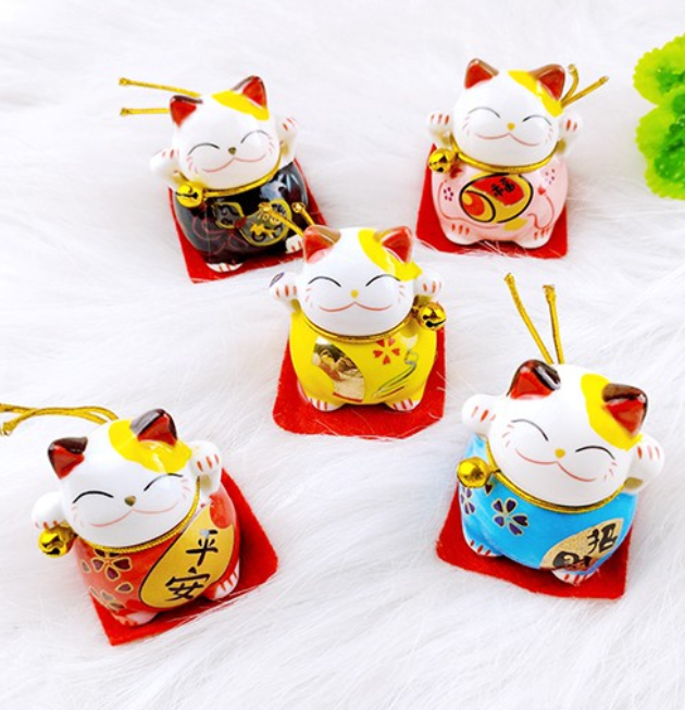 Bộ ngũ mèo thần tài - đa sắc đa tài 4cm - bộ mèo thần tài 5 con - set 5 mèo thần tài tí hon thảm đỏ 4cm - set 5 tượng mèo may mắn bằng sứ cao 4.2 cm ✓mèo thần tài ✓may mắn - set 5 chú mèo thần tài maneki neko may mắn