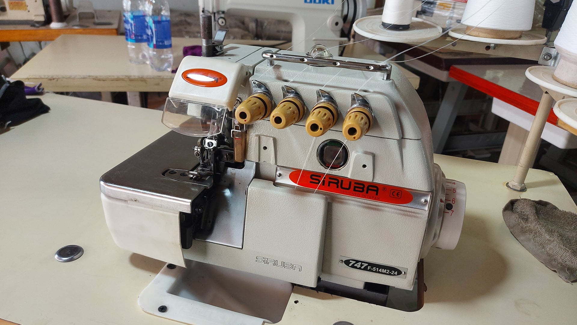 [HCM][Trả góp 0%]Máy vắt sổ Siruba 2 kim 4 ống chỉ hỗ trợ lắp đặt tận nơi SIRUBA 747F