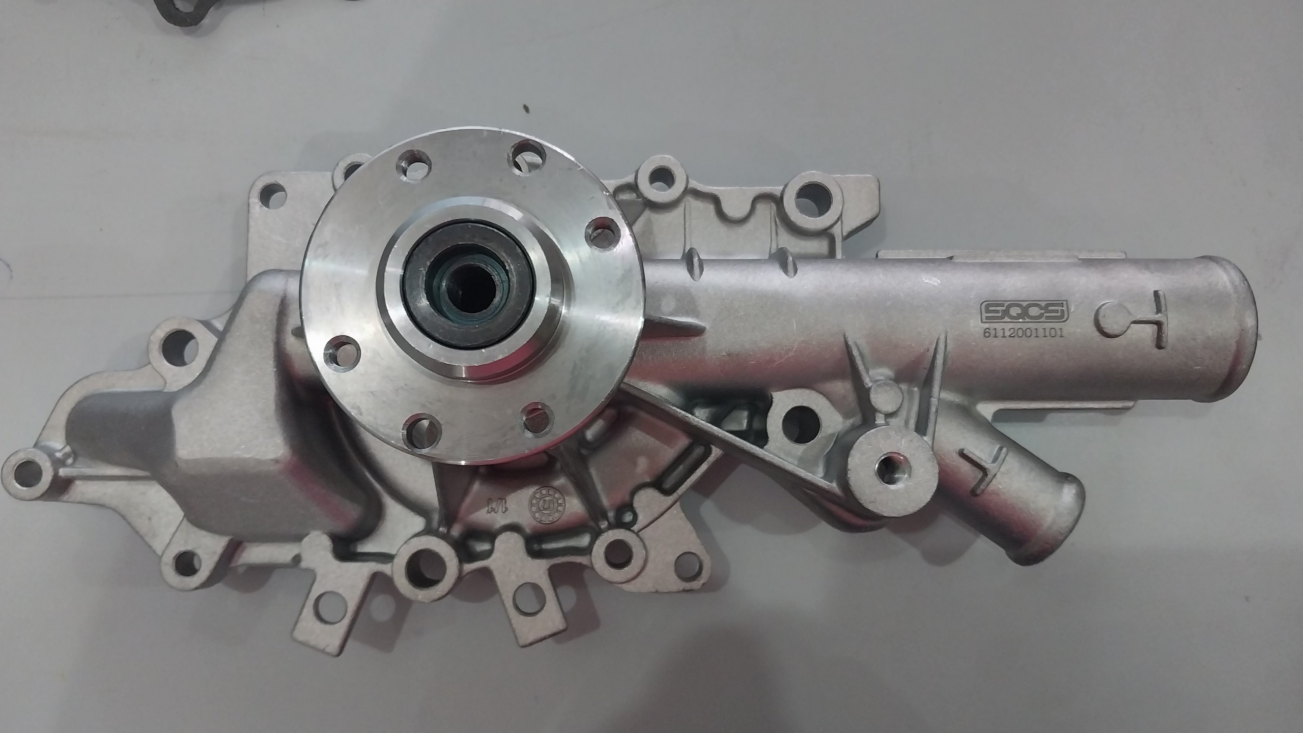 Bơm nước xe mercedes sprinter 16 chỗ