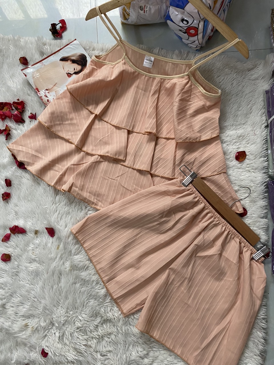 Đồ Bộ Ngắn Phối Tầng Chấm Bi Siêu Xinh Set 2 Dây 3 Tầng Chất Vải Mềm Mịn Thoáng Mát From Dưới 58 Kí