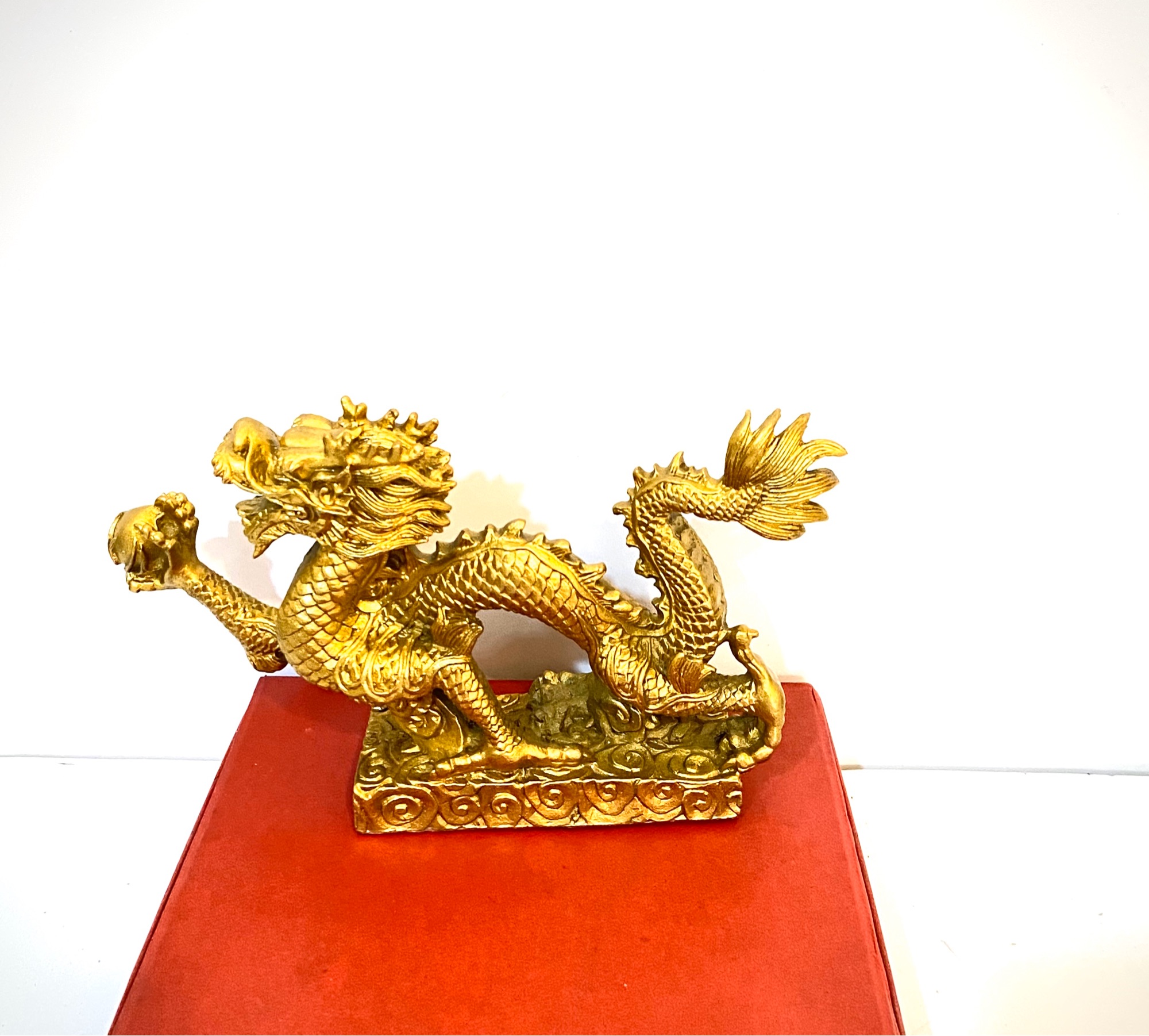 Tượng rồng chất liệu bằng đồng