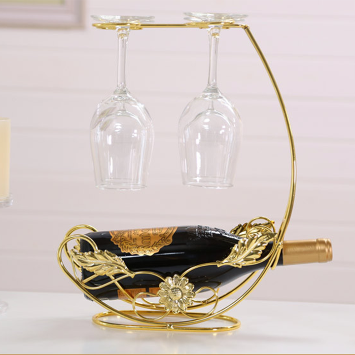 Kệ Rươu Để Bàn Có Giá Treo 4 Ly Cổ Điển Khung Kim Loại Hoa Lá Decor Trang Trí Quầy Bar Hiện đại Trang trí Sang trọng