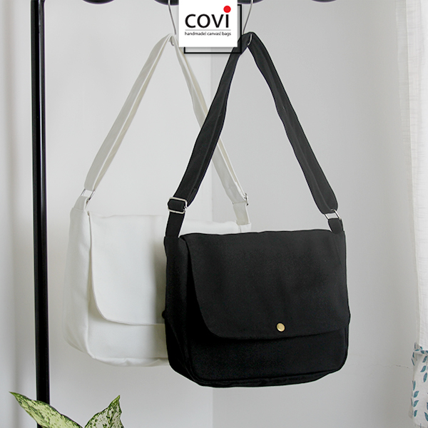 Túi đeo chéo vải canvas nam nữ màu đen trắng thương hiệu covi