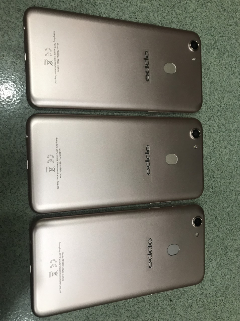 SALE TO  điện thoại OppoF5 CHÍNH HÃNG (6G/128G) , Chiến  PUBG /Free  Fire/ Liên Quân mượt. Màn hình:  IPS  LCD,  6.0",  Full HD+ Hệ điều hành: ColorOS 3.2  (Android )  Camera sau: 16 MP  Camera trước: 20 MP  điện thoại oppof5 cũ đủ màu