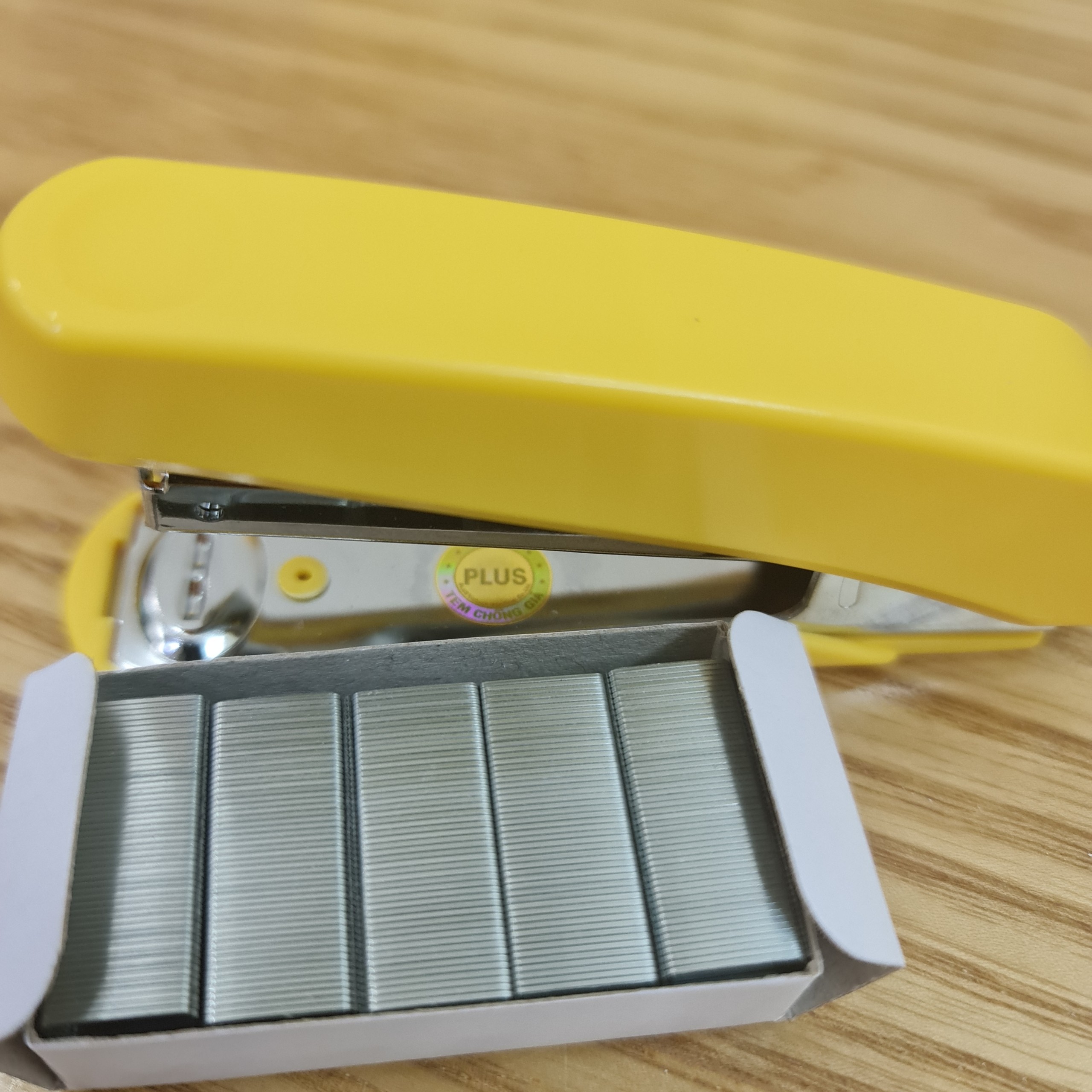 Kim Bấm Ghim Dập Số 10 Plus, 15 tờ, Dành cho Văn Phòng Học Sinh | VPP Minh Phúc