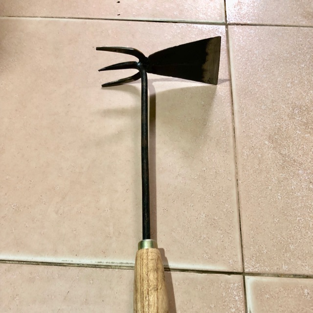 Cuốc-cào (dụng cụ làm vườn 2 in 1)