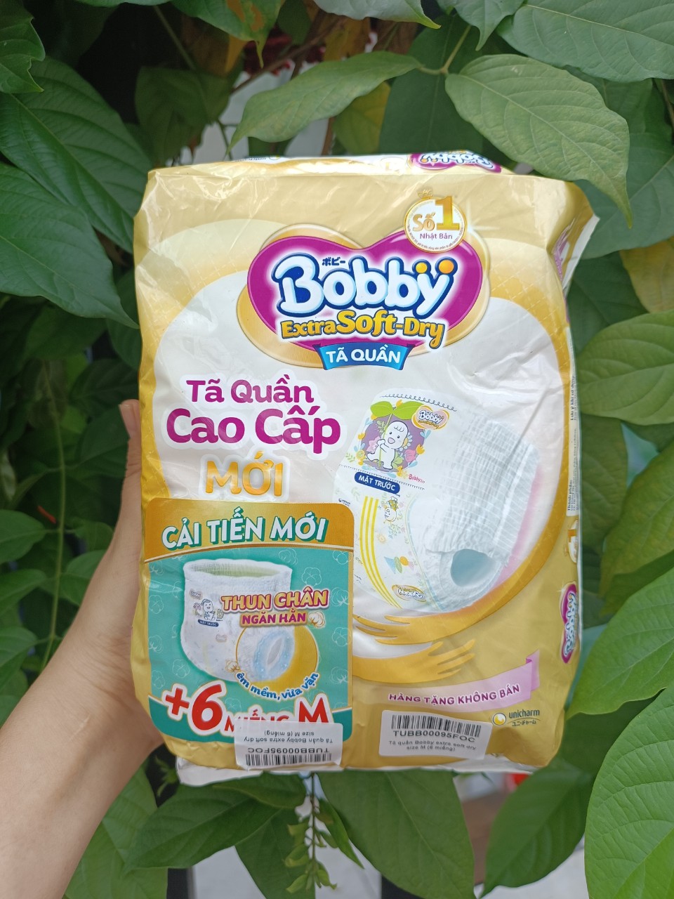 Tã quần Bobby Extra Soft - Dry cao cấp size M cho bé 6-11 kg bịch 6 miếng