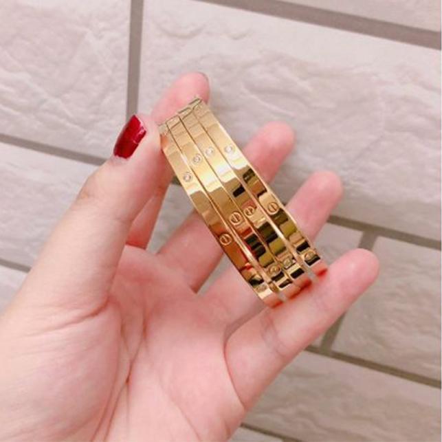 Vòng tay titanium không xoàn không đen BHLT115