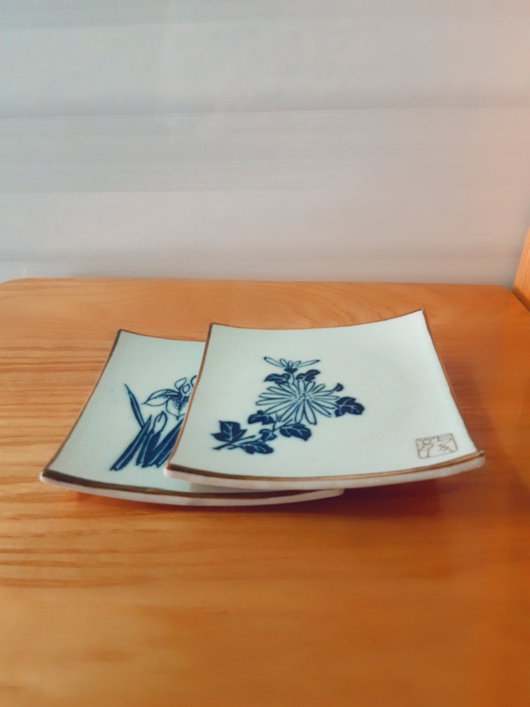 Dĩa vuông kiểu xưa