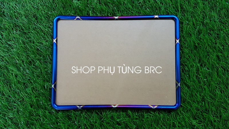 Bộ biển số titan ngôi sao 7 màu cao cấp ( Bộ đầy đủ gồm: khung titan, mica, đế inox)