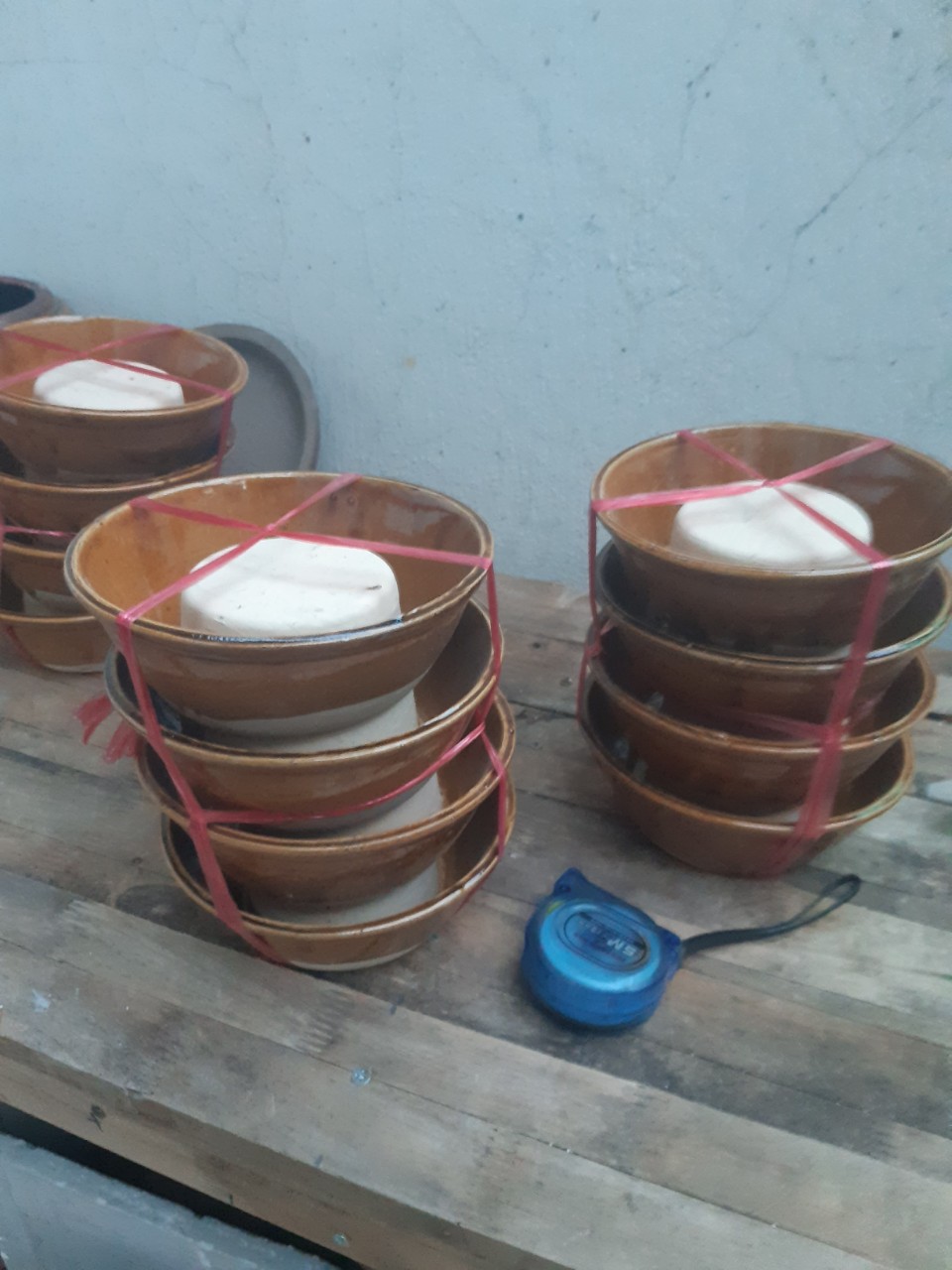 Chén kê chân tủ gạc măng giê 4 cái