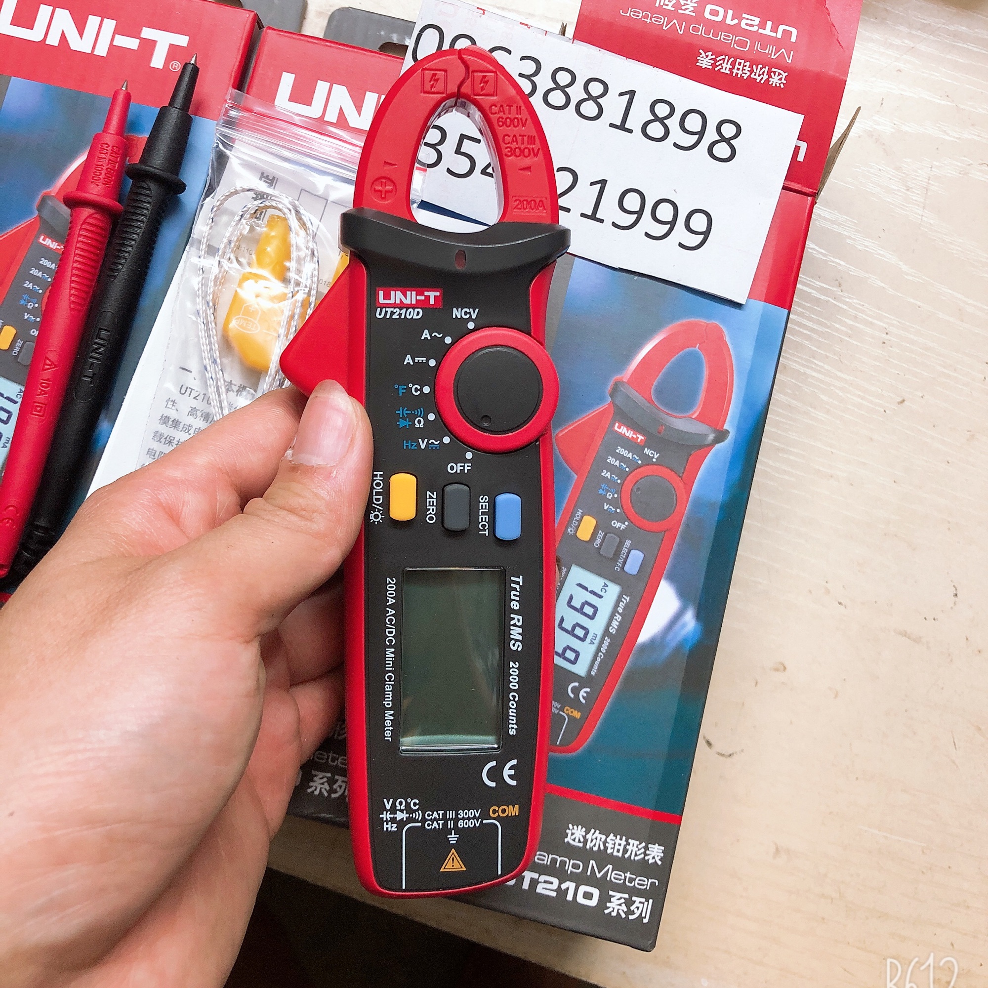 Đồng hồ ampe kìm ut210d