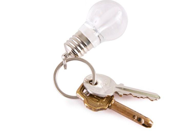 Móc chìa khóa bóng đèn led đầy màu sắc tự động phát sáng