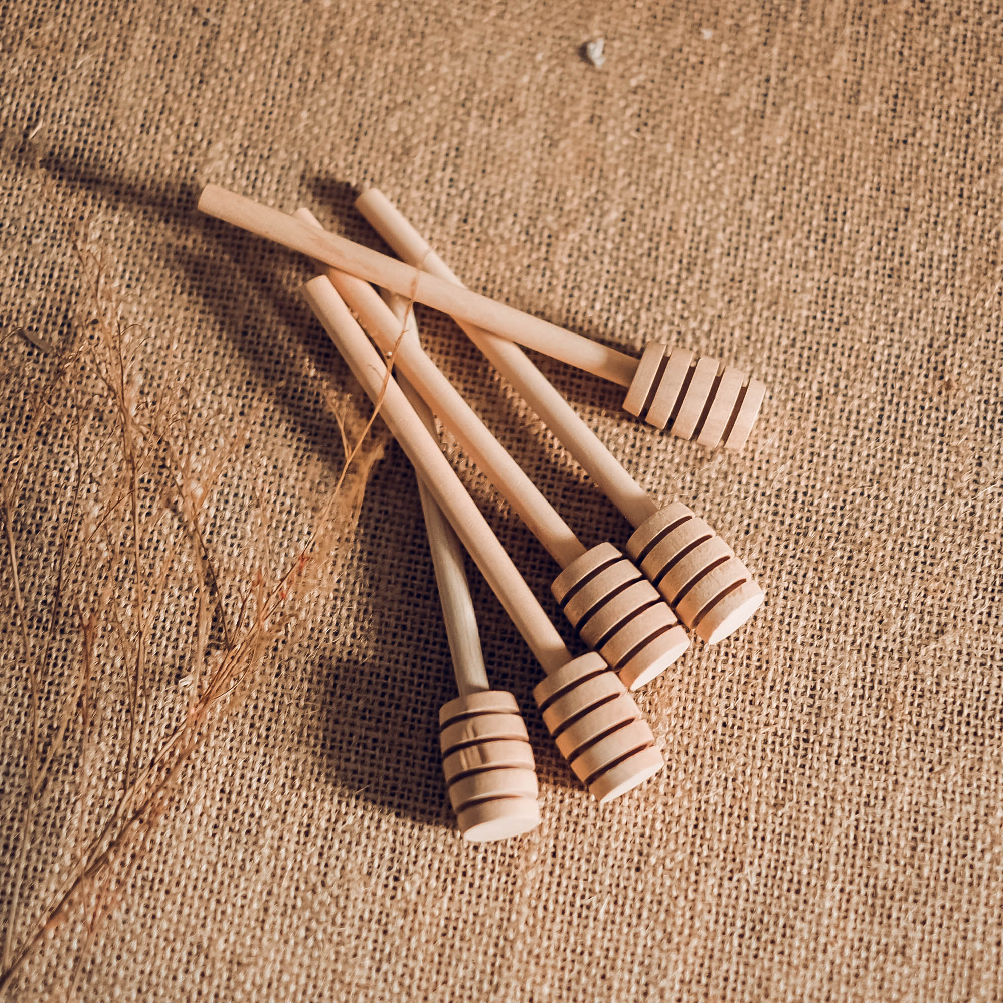 Dụng cụ  lấy mật ong bằng gỗ