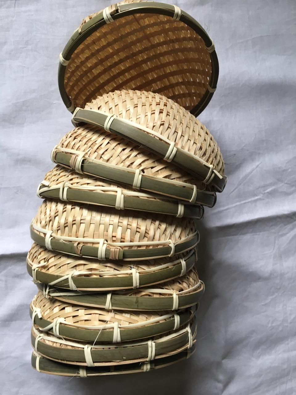 Combo khách đặt gồm 10 xửng tre, lồng tre hấp bánh bao, há cảo đk 20 cm và 10 rá tre đk 15 cm