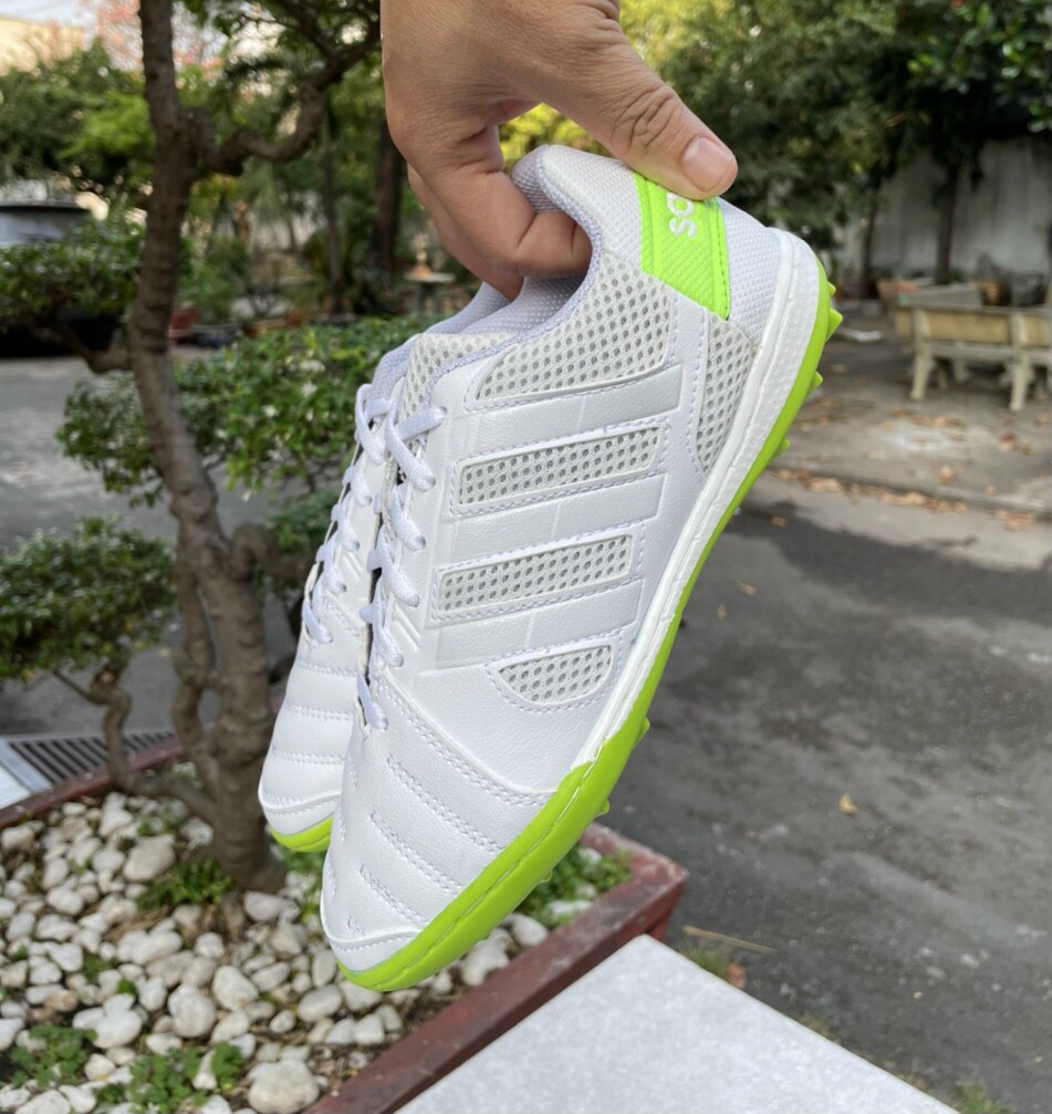 Gìay đá bóng cao cấp SaLa - sản phẩm của chất lượng