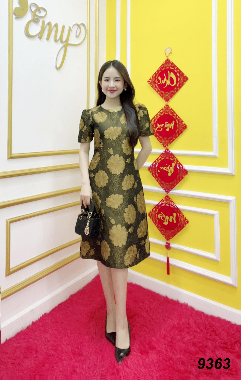 Đầm emy em9363 suông gấm vàng