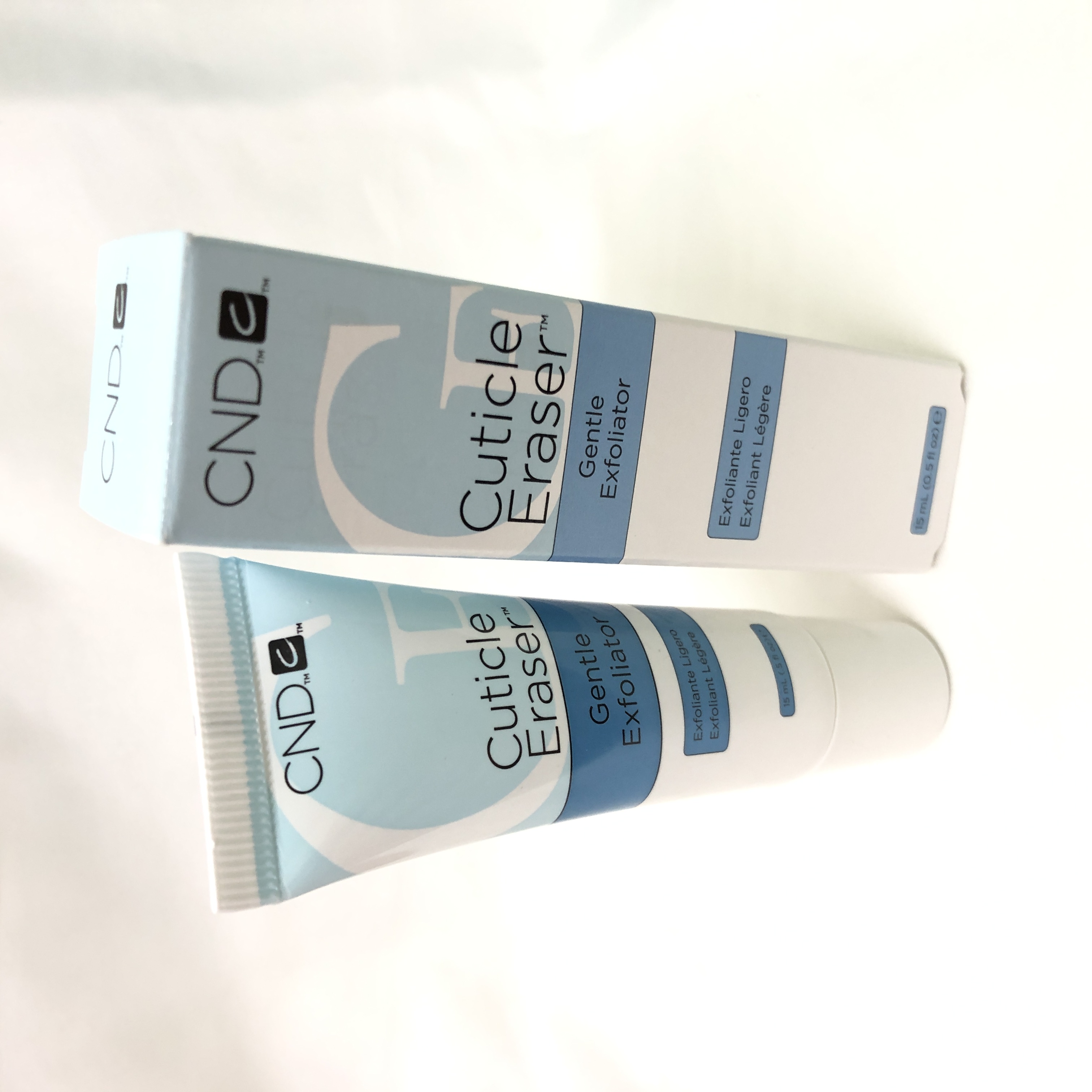 Kem làm sạch sâu, tẩy tế bào chết và dưỡng móng CND Cuticel Eraser