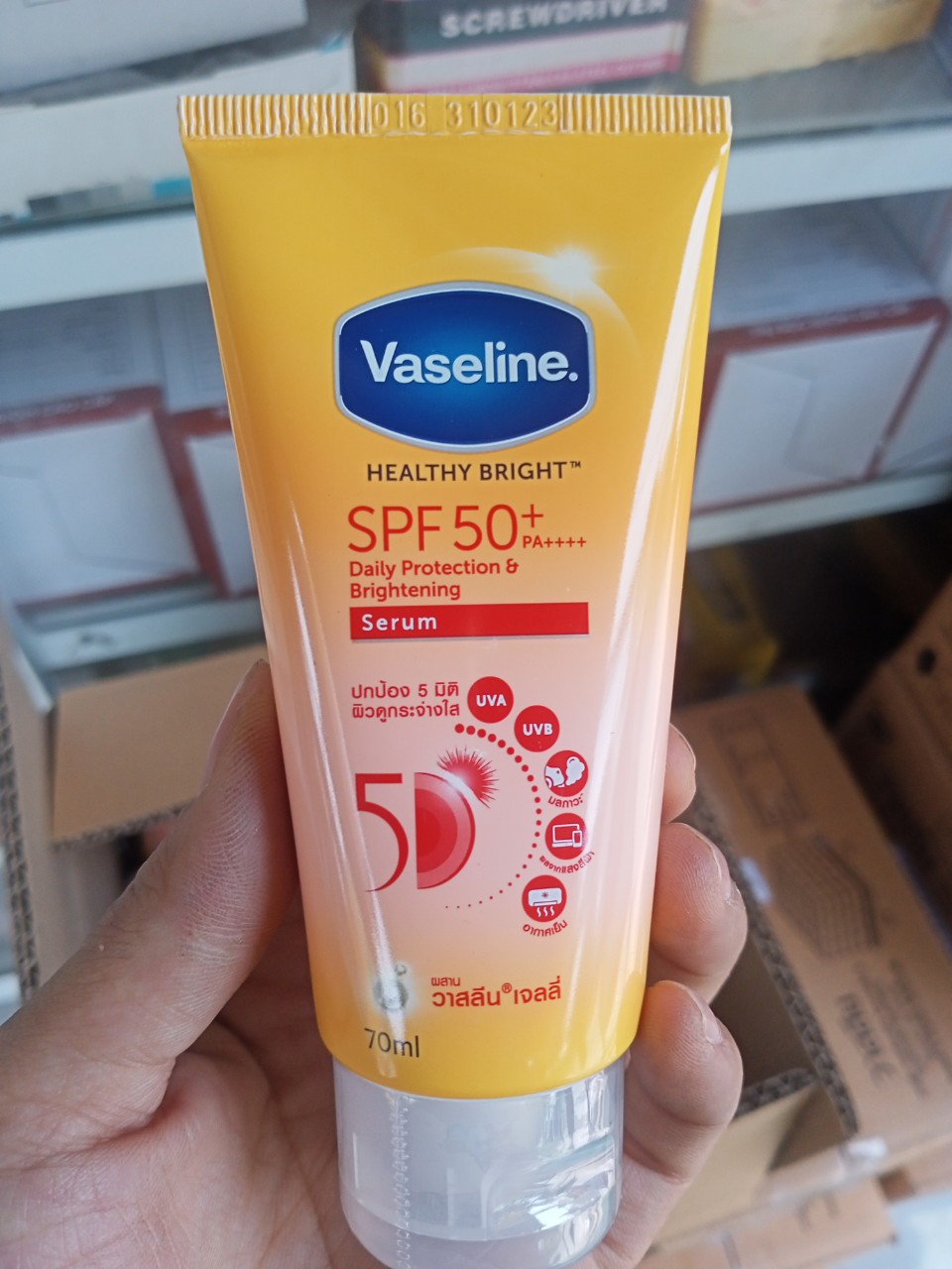Tinh chất dưỡng thể chống nắng SPF 50+ dưỡng sáng da Vaseline 70ml