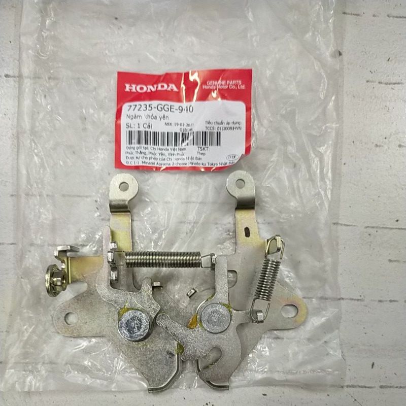 Bướm bát pát khóa yên sau honda lead 110/ scr