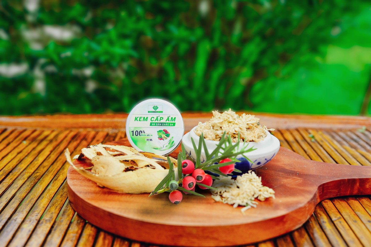 Kem cấp ẩm & săn chắc da mẹ Ken , cấp ẩm và làm săn chắc da, giúp da sáng, mịn hồng, ngăn ngừa lão hóa da do tác động của các tác nhân bên ngoài