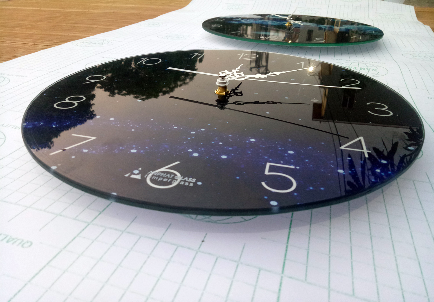 Dong ho treo tuong dep, sang trọng