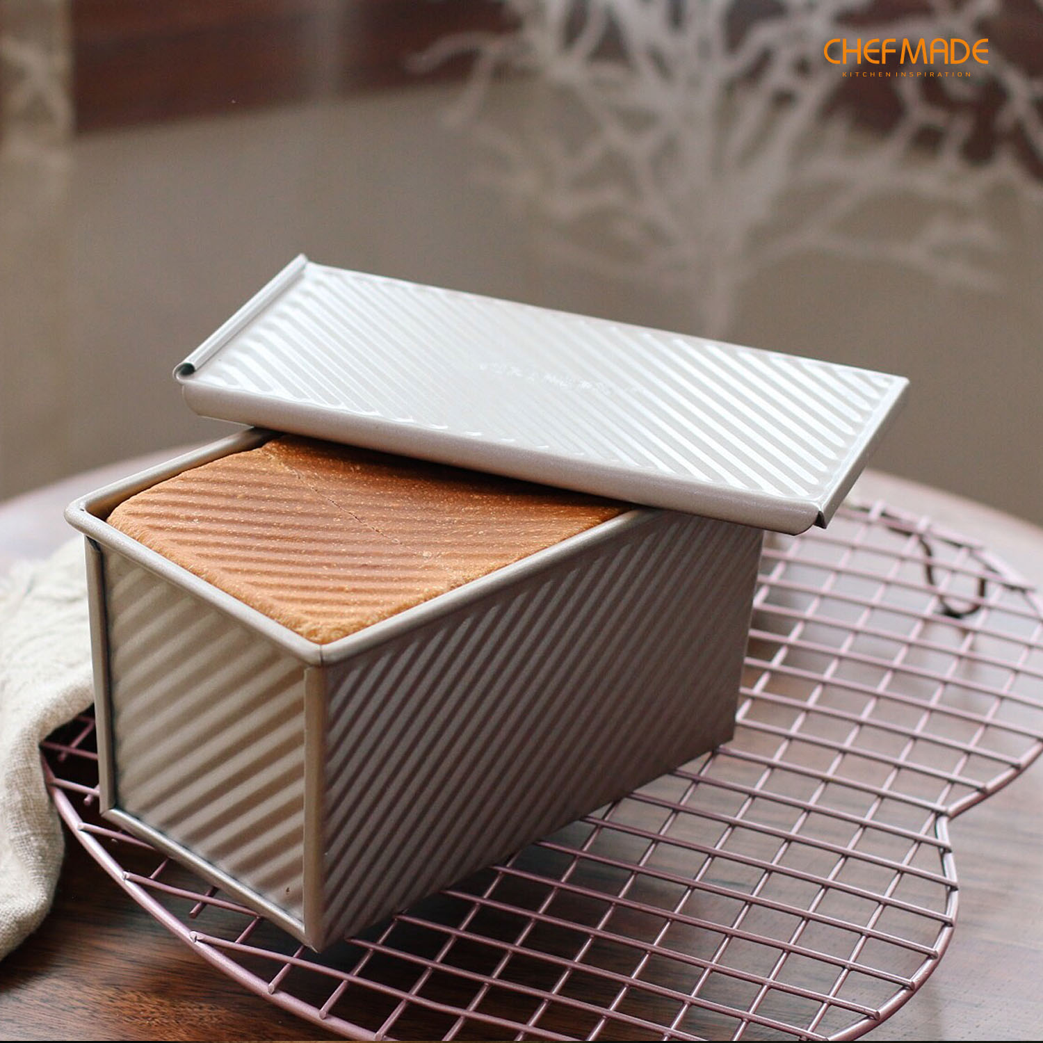 CHEFMADE Toast Mold Baking Tool 450g Toast Box Sliding Cover Corrugated Lid Carbon Steel Non-Stick Bakeware Bread Toast Mold with Cover Bread Pan for Homemade Cakes Breads WK9054c