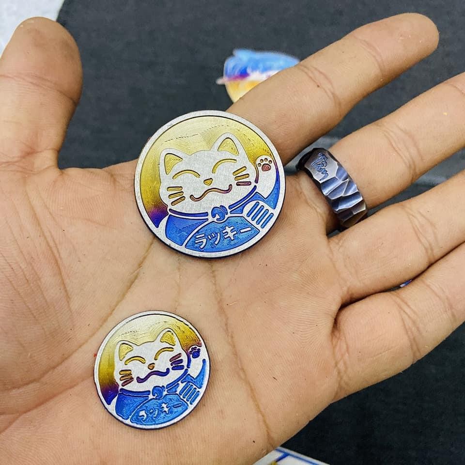 Tem titan mèo may mắn-Mèo nhỏ