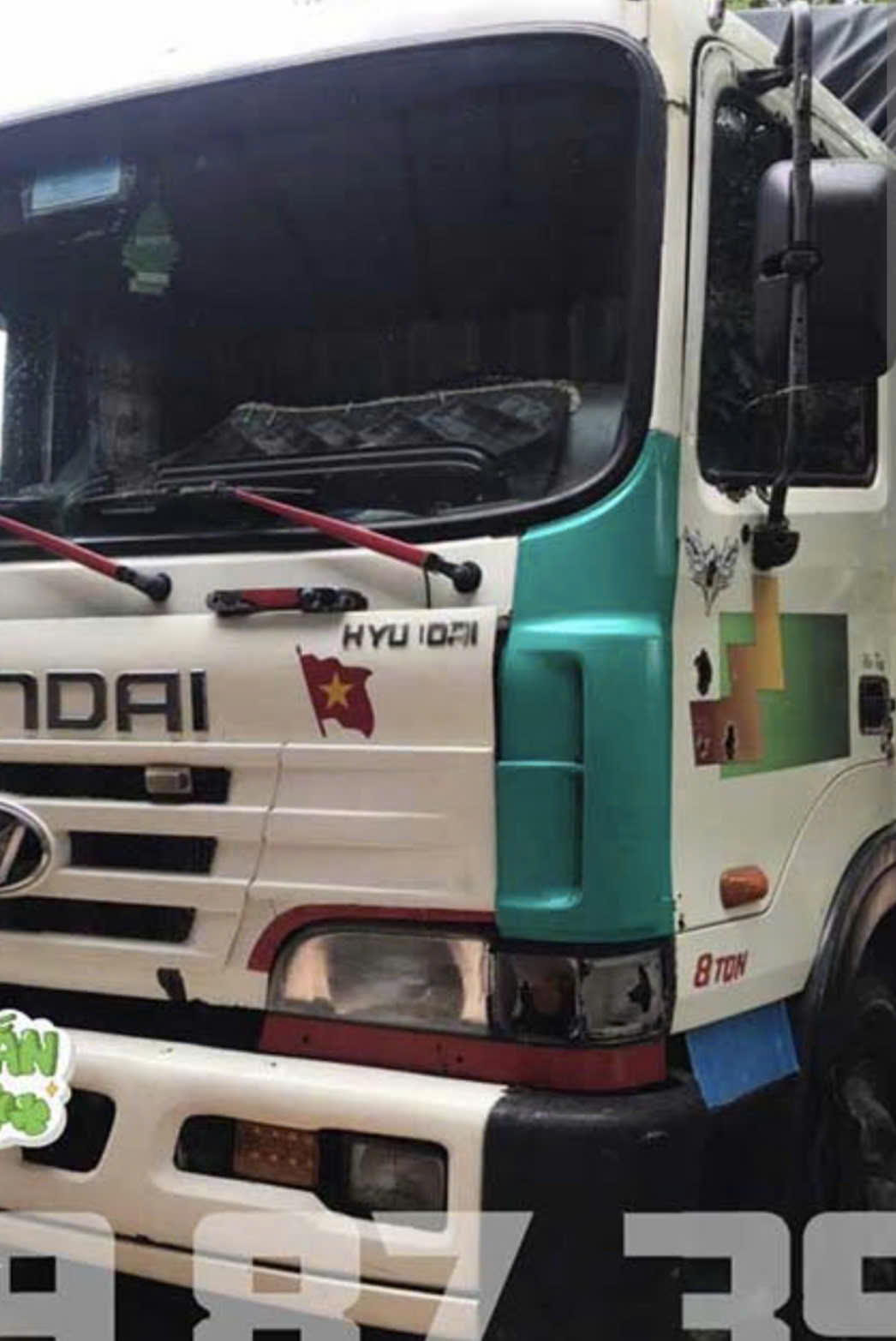 Mỏ cản trước xe tải, mỏ cảng xe tải,ốp nhựa ba đơ sốc trước xe tải hyundai 8T đến 15 tấn đời 2000, hàng nhựa đen thay thế giá 1 cái.