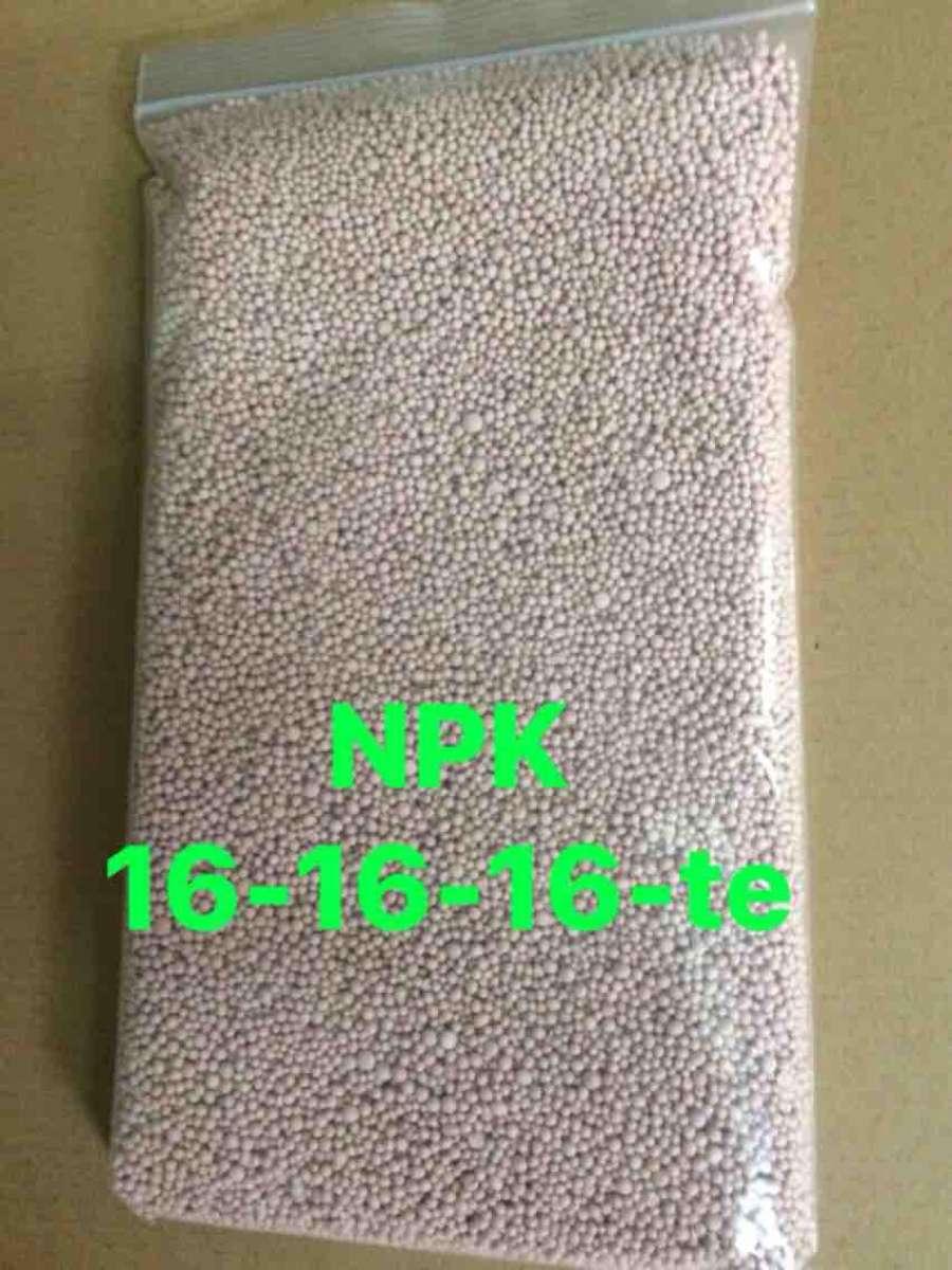 1 kg phân bón npk 16-16-16 hoa kiểng. có chứa các chất đạm, lân và kali là những chất thiết yếu cần
