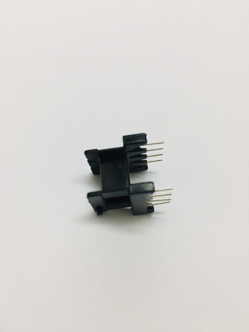 Khuôn nhựa biến áp ee16 nằm 4+4