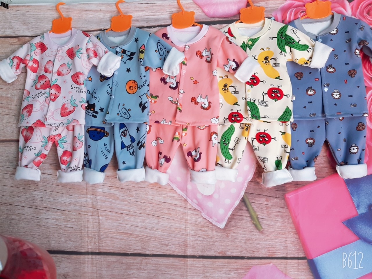 Sét 5 bộ nỉ lông cai cúc giữa cho bé (bé trai và bé gái )  (KÈM QUÀ TẶNG)