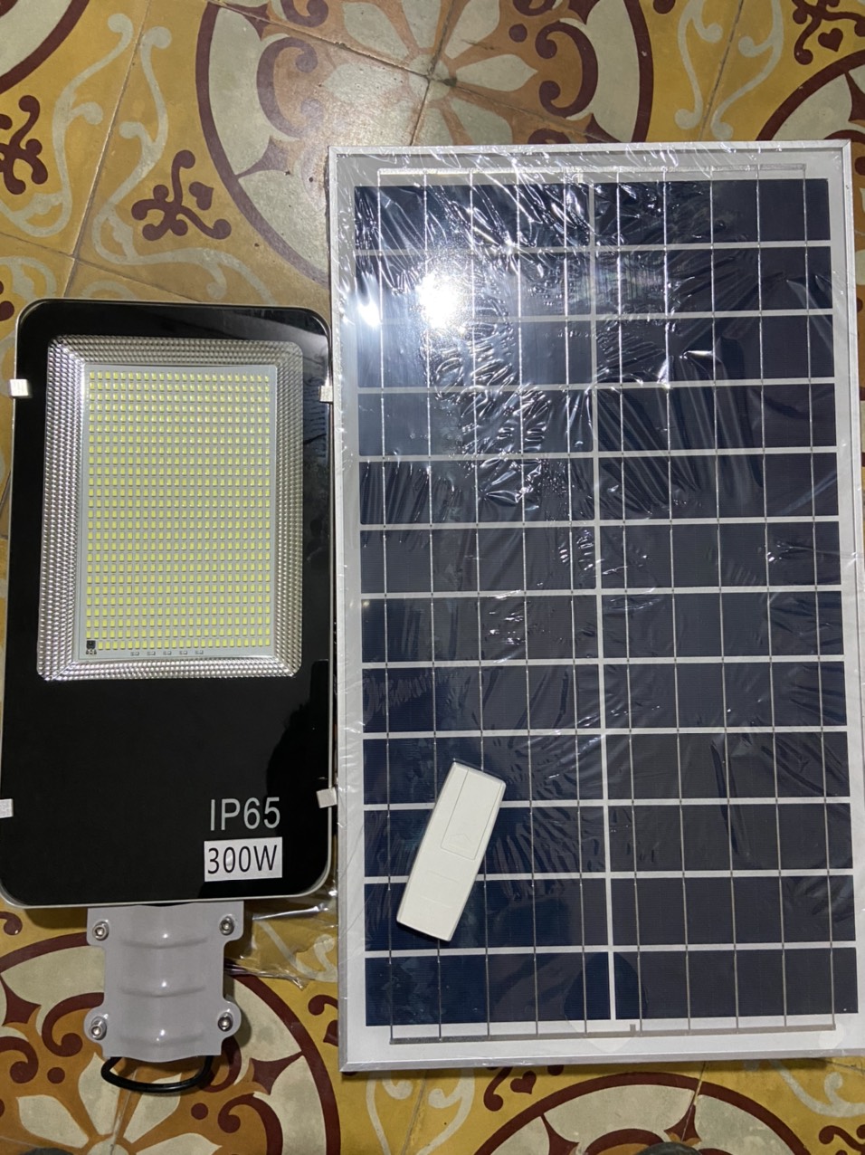 Đèn bàn chải năng lượng mặt trời 300w