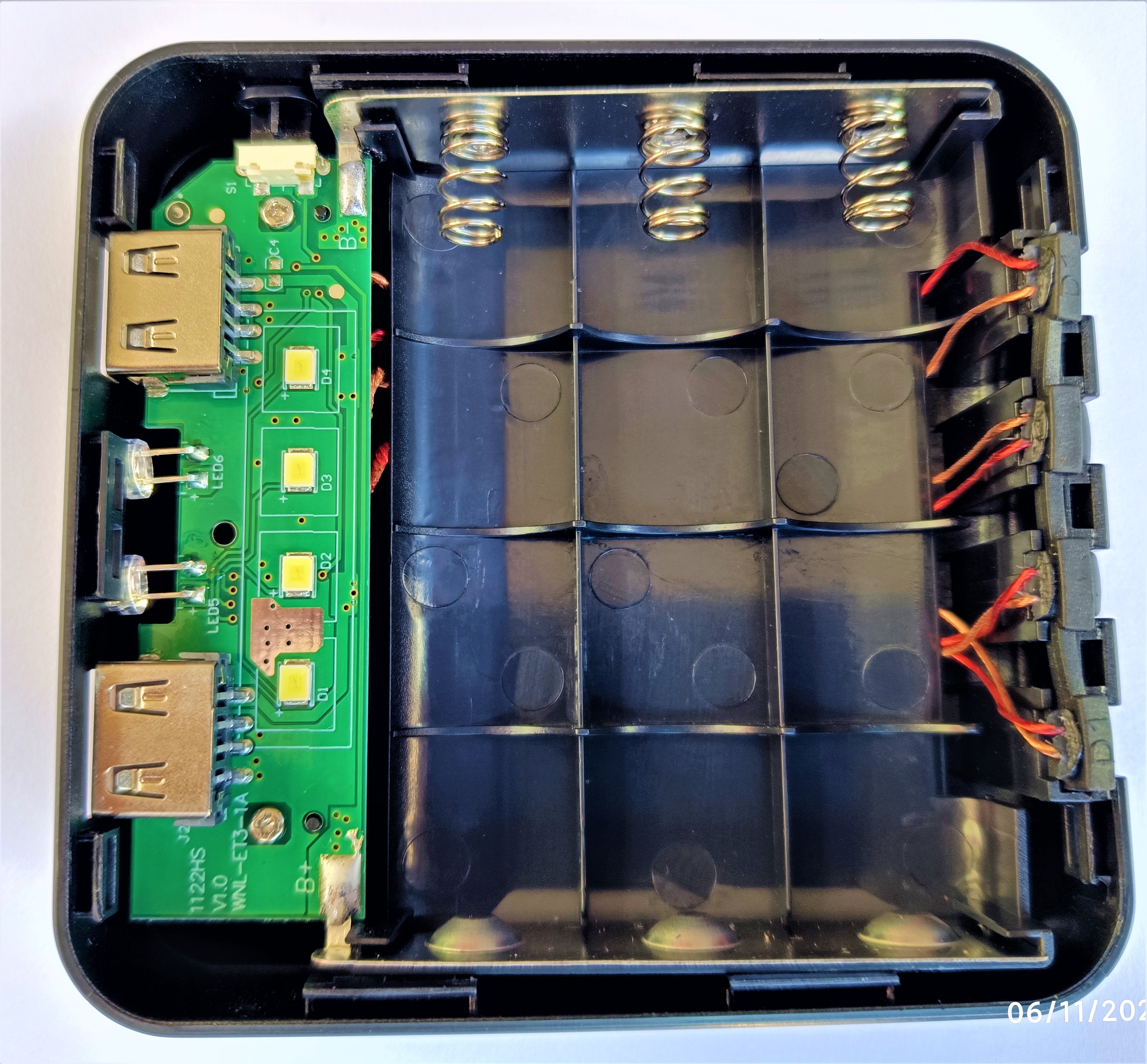 Box sạc dự phòng 3 pin 18650 5v2a