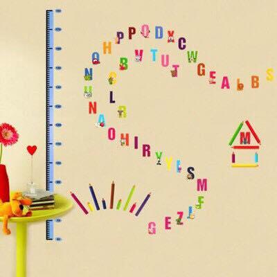 decal dán tường bảng chữ cái kết hợp thước đo chiều cao cho bé