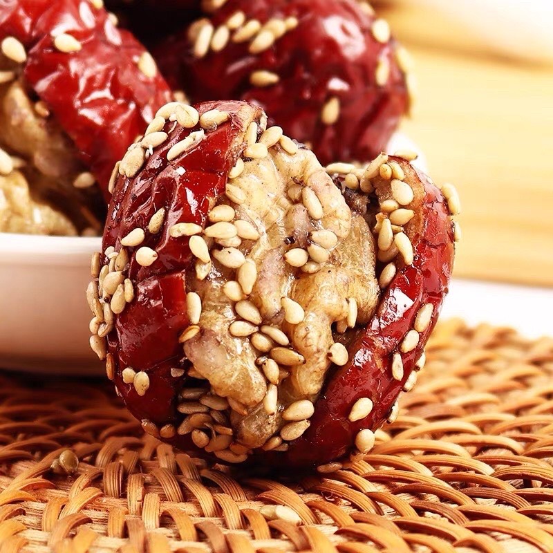 Táo đỏ nhân óc chó