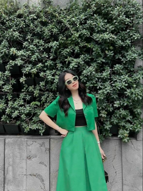 Set áo vest croptop kèm chân váy dài thanh lịch